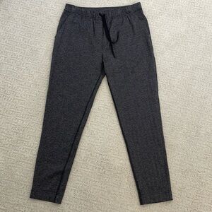 Lululemon herringbone tapered leg jogger. Size 6.